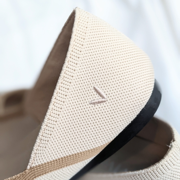 Eco-Friendly! Vivaia Pointed Toe V-Cut Flats - Picture 9 of 13